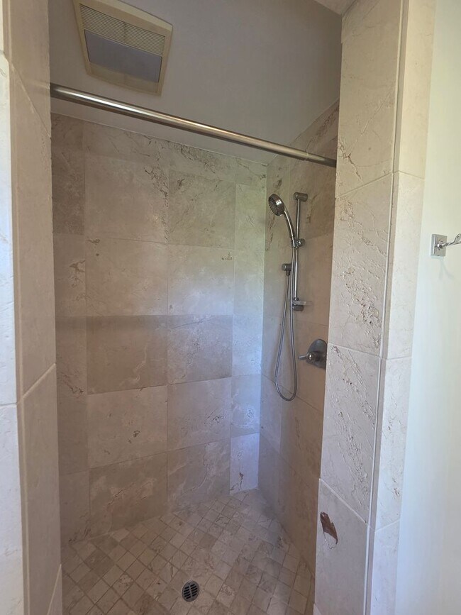 Building Photo - West Side Petaluma Gem- Beautiful 3 bedroom 2 bathroom