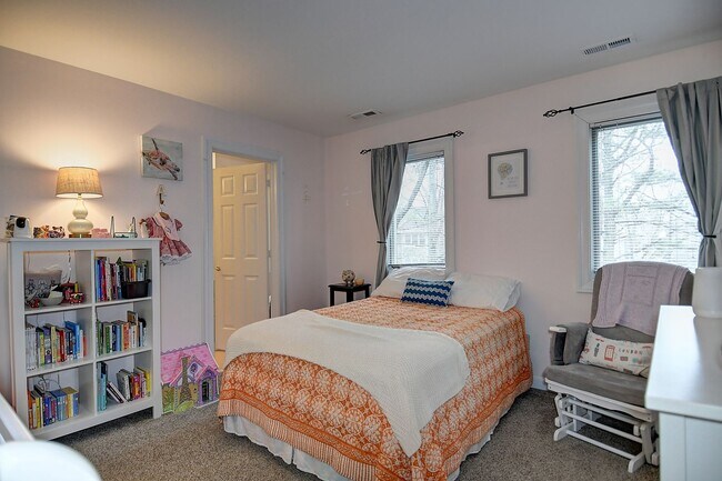 Building Photo - Spacious Condo in Ghent Square!