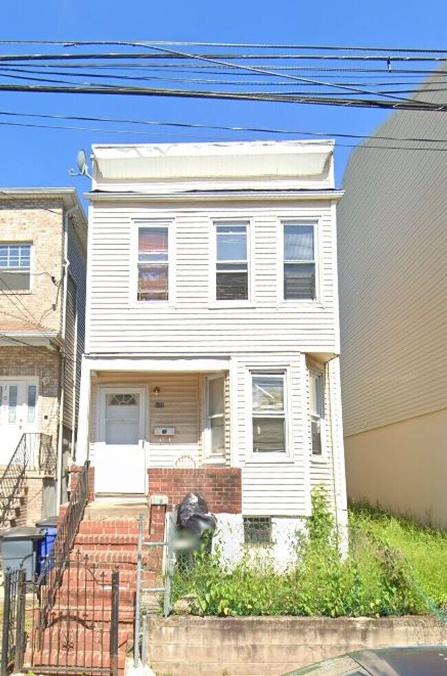 Building Photo - 107 Palm St