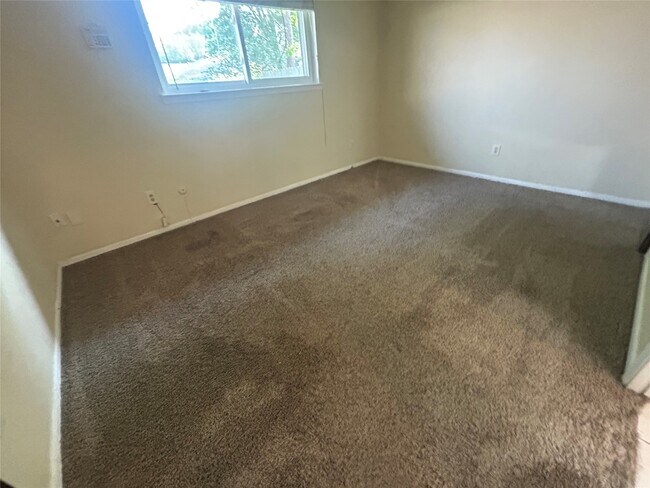 Building Photo - 2235 Quail Valley E Dr