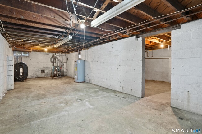 Building Photo - 56 Beaver Brook Rd