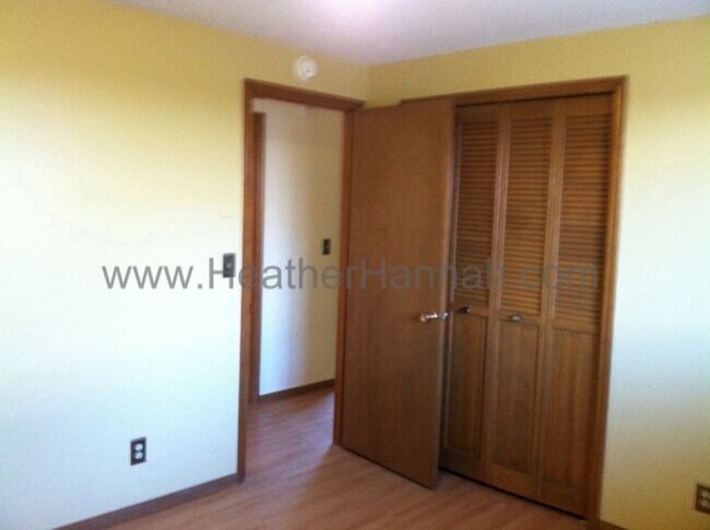 Building Photo - 3 Bedroom House with many upgrades!