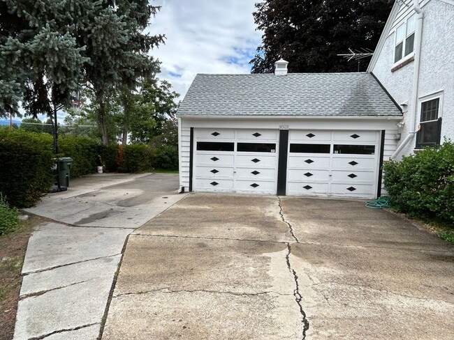 Building Photo - Fully furnished 3 bed 2 bath in Hamilton