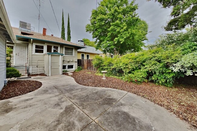 Building Photo - Charming Lank Park Bungalow