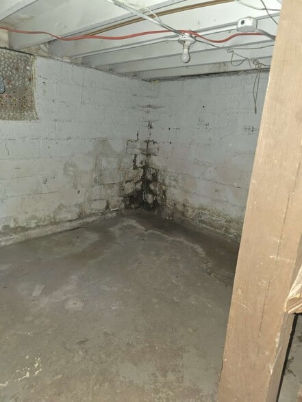 Building Photo - 1180 E Mueller Ave