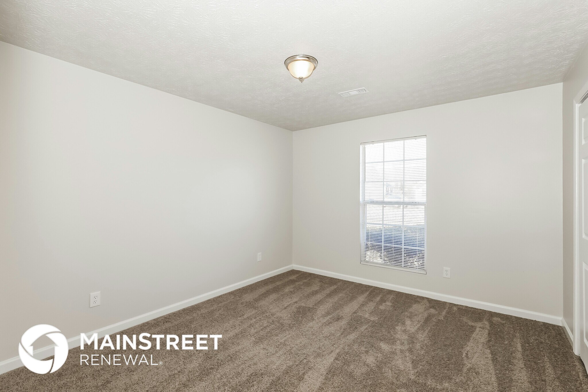 Building Photo - 9430 Sleepy Hollow Ln