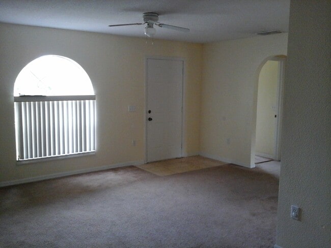 Building Photo - 3 Bedroom Home