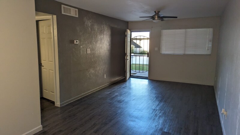 Building Photo - 2326 E Pinchot Ave