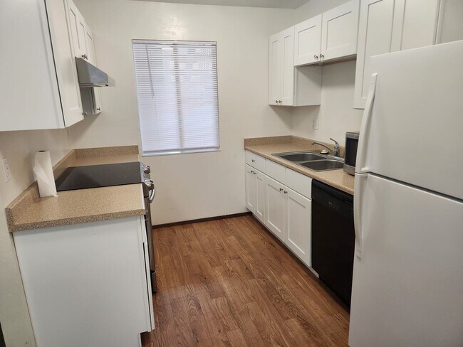 Building Photo - 828 Carlita Cir