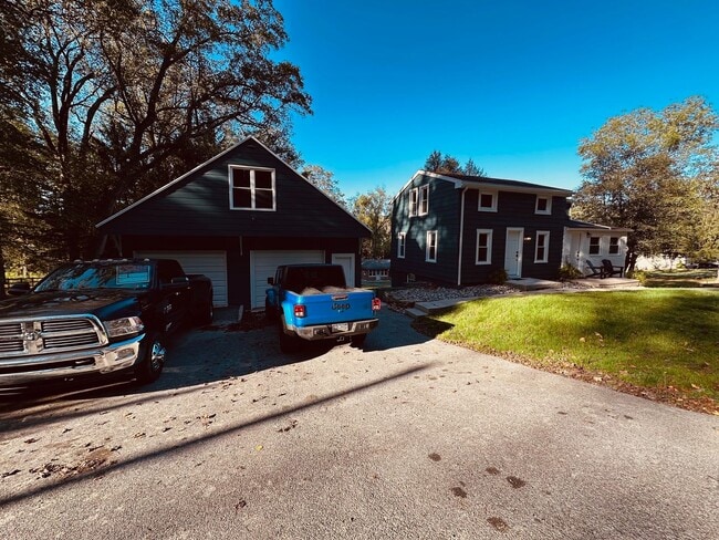 Building Photo - Remodeled Country House