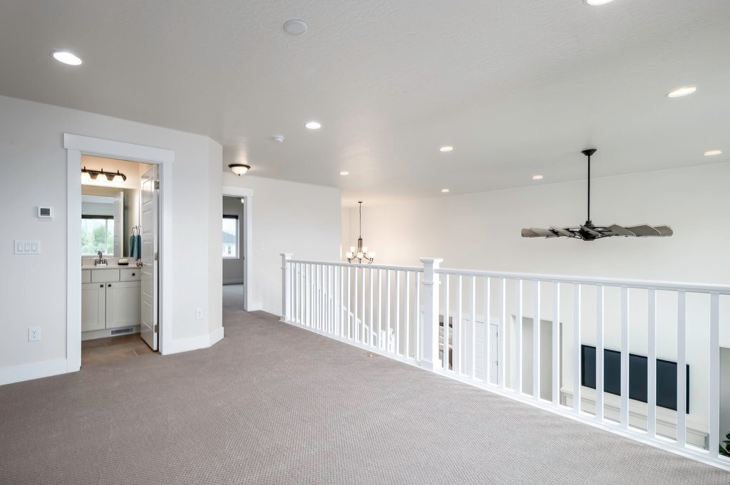 Building Photo - 711 Summit Dr