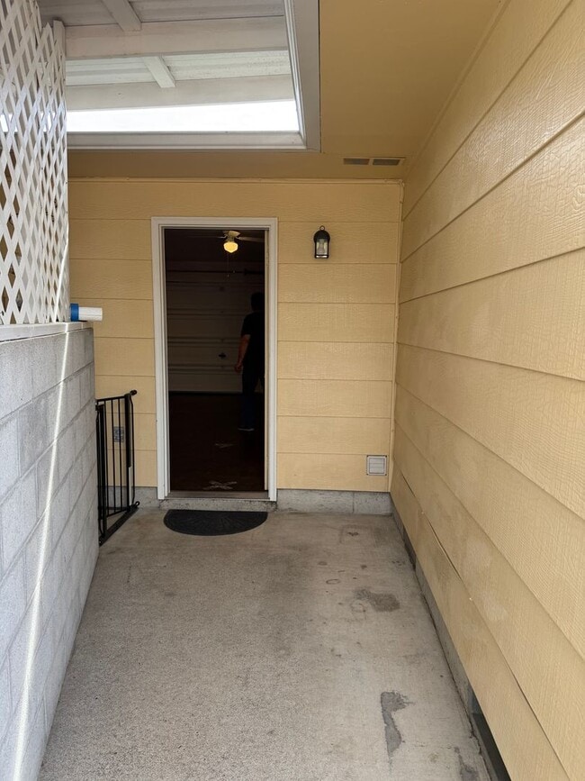 Building Photo - Updated two-bedroom one bathroom duplex in Thurston!