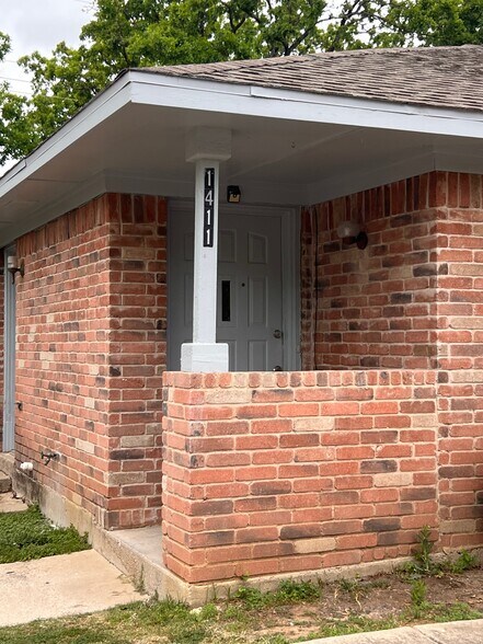 Building Photo - 1411 Lackey Ct