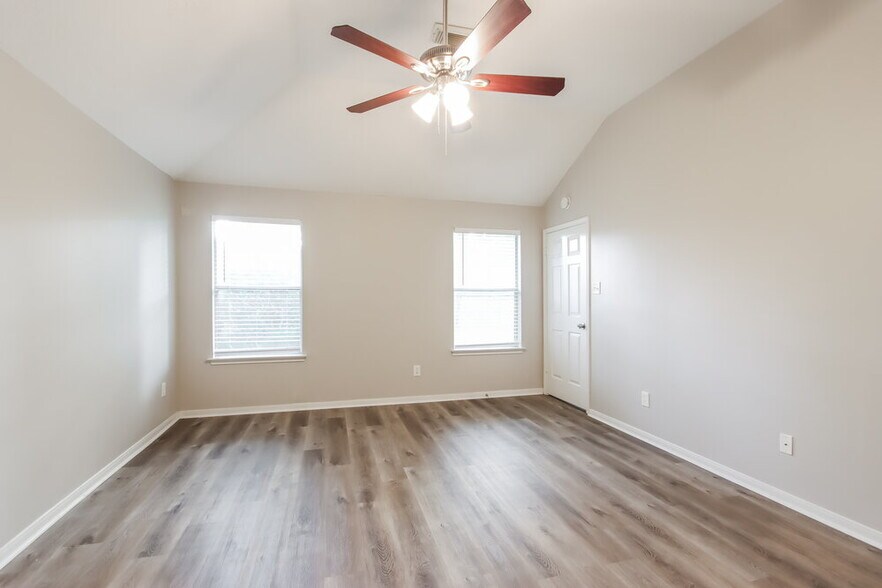 Building Photo - 3030 Killdeer Ln