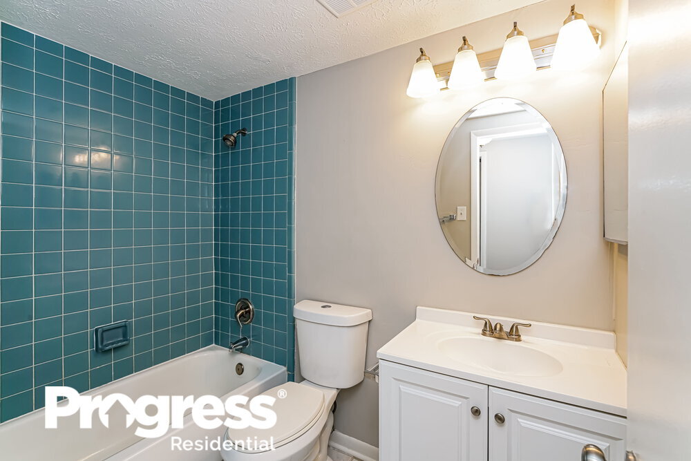 Building Photo - 15715 Country Lake Dr