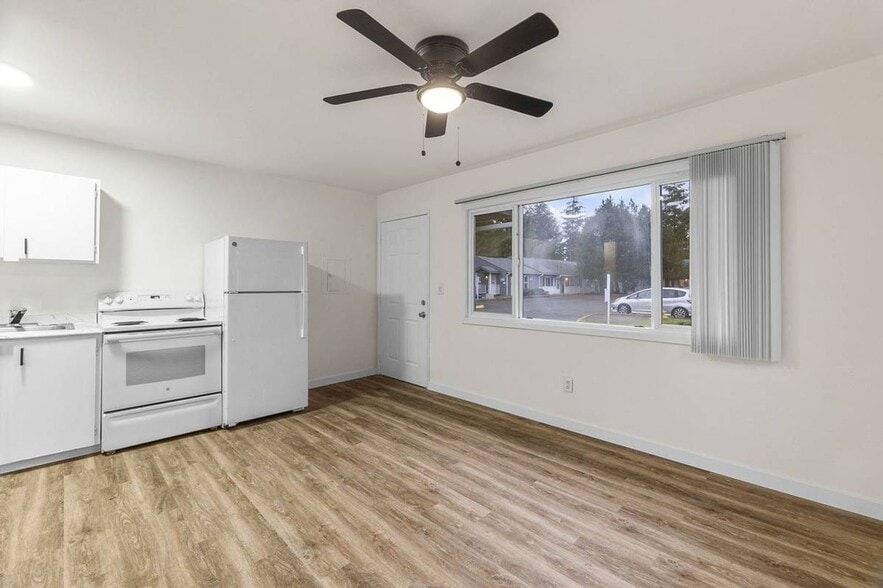 Interior Photo - Emerald Greens