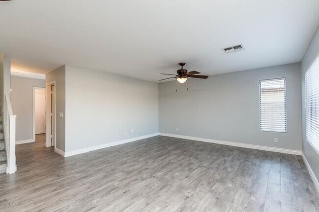 Building Photo - Charming 5 Bed 3 bath Home in Avondale