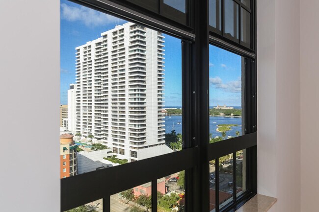 Building Photo - 701 S Olive Ave