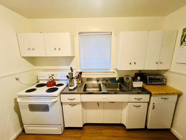 Building Photo - 5303 W Franklin St