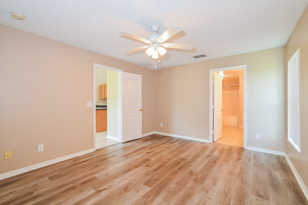 Building Photo - 645 Winding Lake Dr