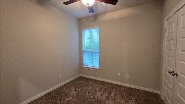 Building Photo - 9773 Grosbeak Ln