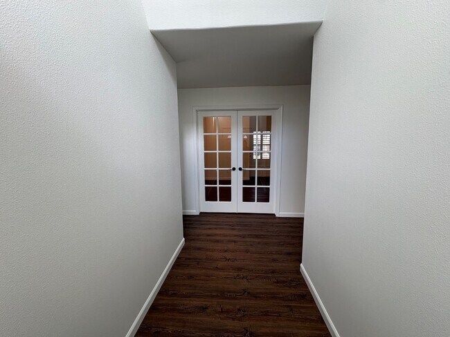 Building Photo - 697 Cromwell Ave