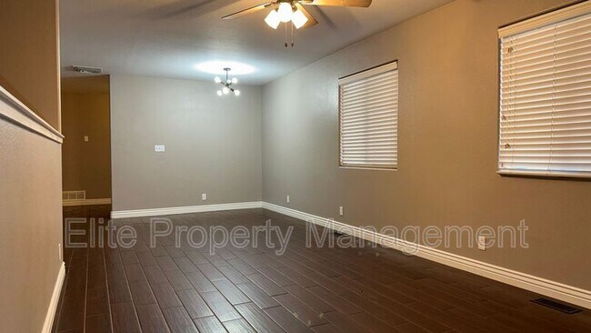 Building Photo - 788 S Knox Dr