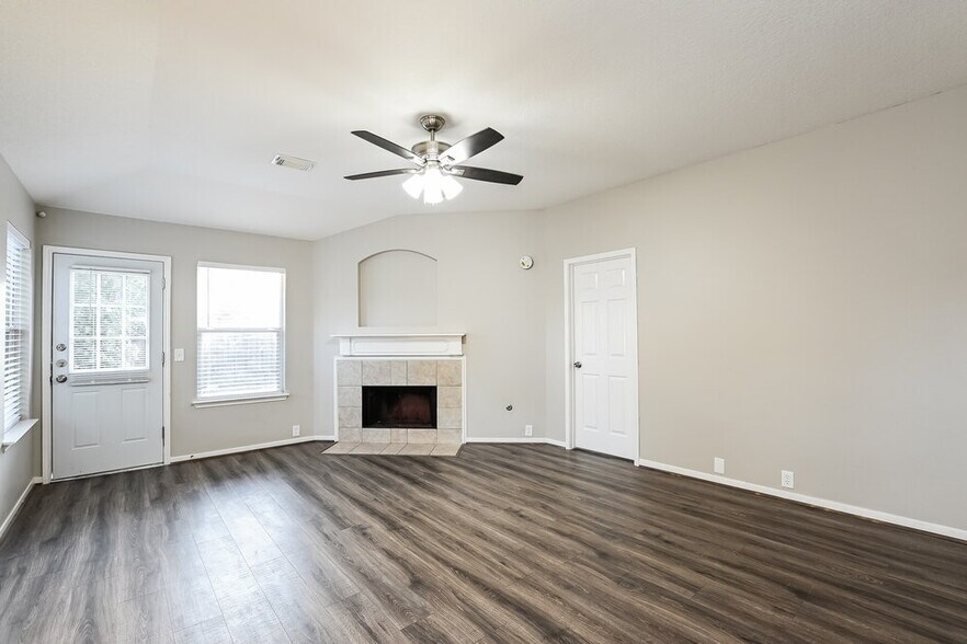 Building Photo - 10403 Falling River Dr