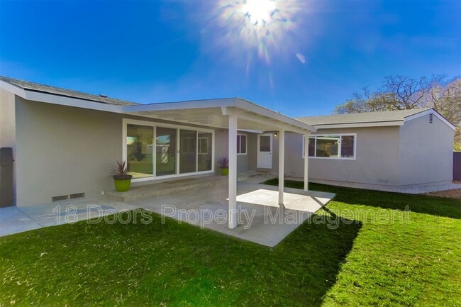 Building Photo - 5318 Saxon St