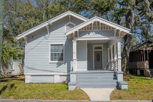 Primary Photo - 1117 E 11th St