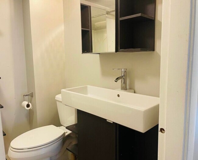 Building Photo - 413 2nd St