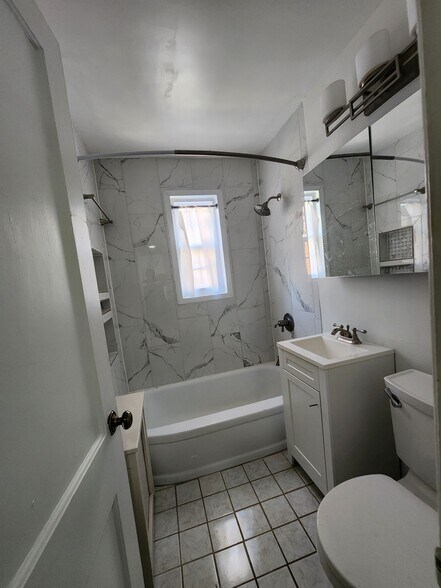 Building Photo - 1222 N Meade St