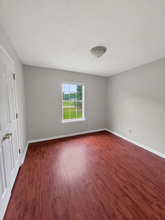 Building Photo - RATE DROP ALERT (was $2100/month) and MOVE-IN SPECIAL: $500 OFF 1ST MONTH'S RENT!**