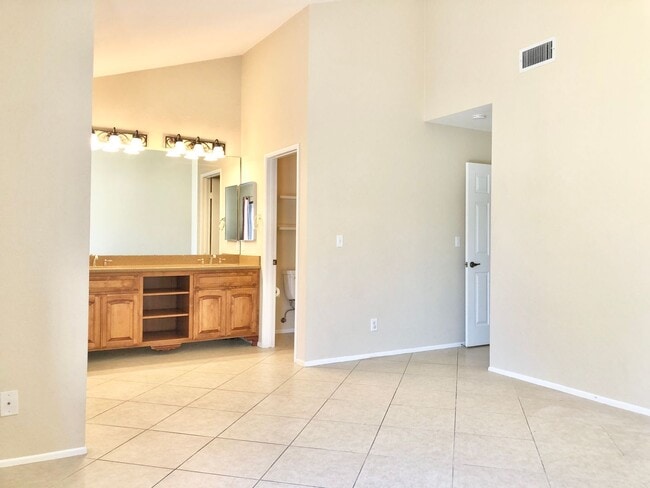 Building Photo - Sweet Single-Story, Completely Detached, in the Picturesque Fallbrook Village HOA Community!
