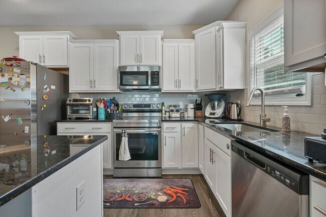 Building Photo - 121 Tanna Pl