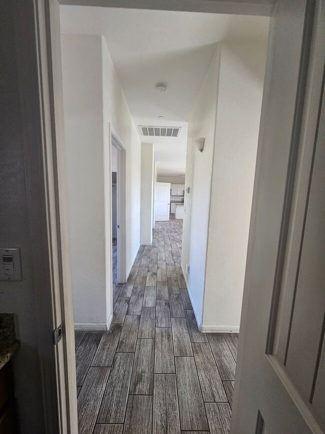 Building Photo - Single Family Home!!