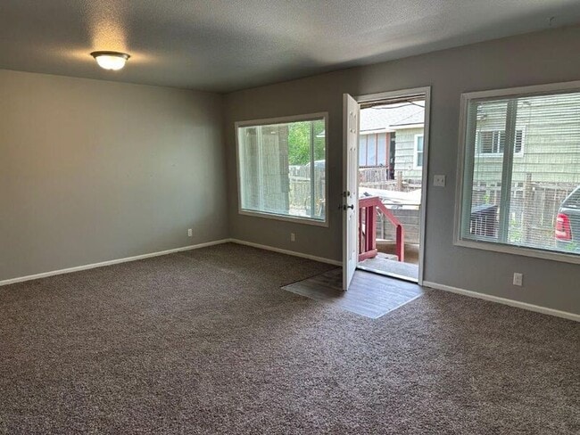 Building Photo - 350 Wilkie St