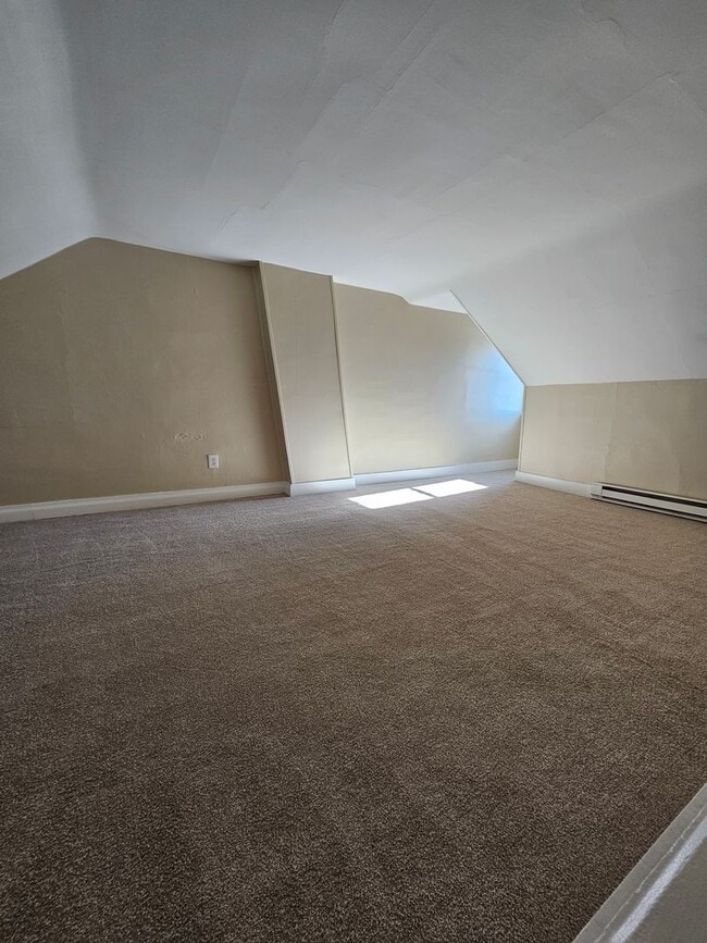Building Photo - Available Now - 3 Bedroom located in York ...
