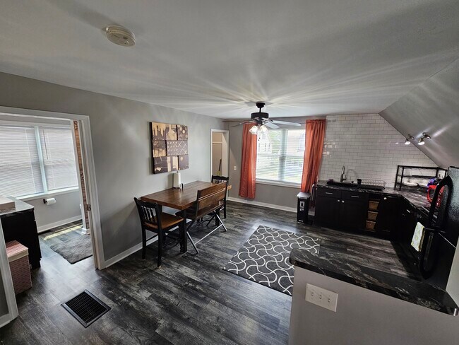 Building Photo - 292 Bridge Street Ext