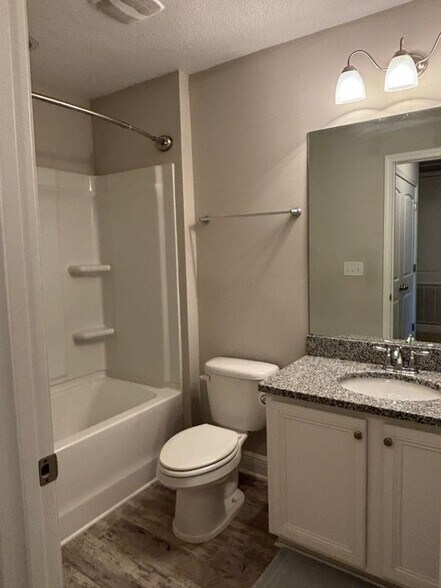 Building Photo - 166 Crossing Ln