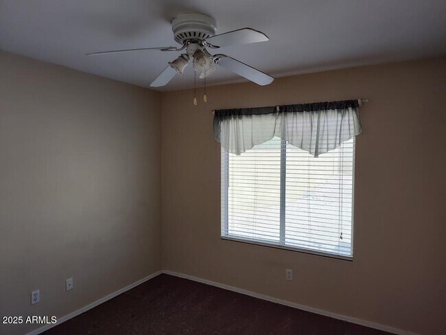 Building Photo - 11203 W Lawrence Ln