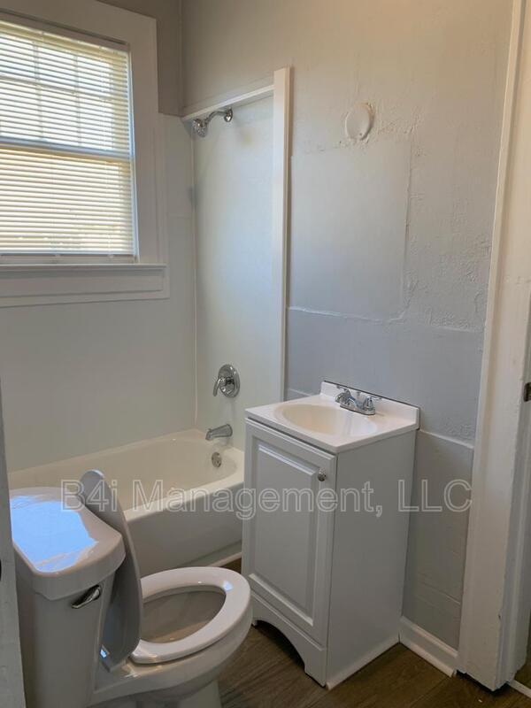 Building Photo - 409 Whitesville Rd