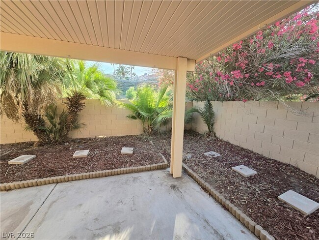 Building Photo - 437 Mayan Dr