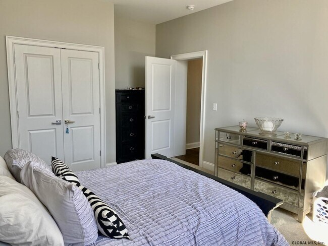 Building Photo - 77 Van Dam St