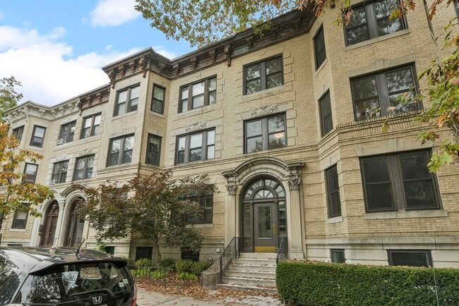 Building Photo - 70 Marshal St