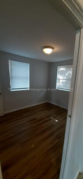 Building Photo - 610 W 18th St