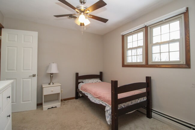 Building Photo - 213 Blueberry Dr