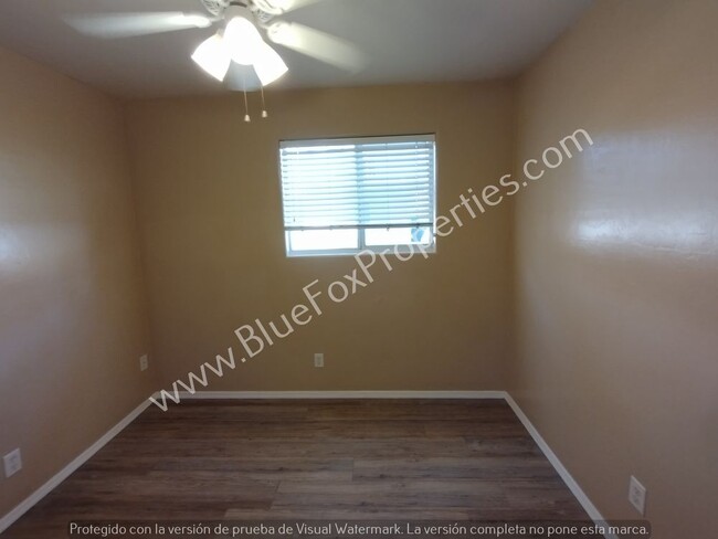 Building Photo - Two Story Townhome, 3 Bed and 1 1/2 Bath