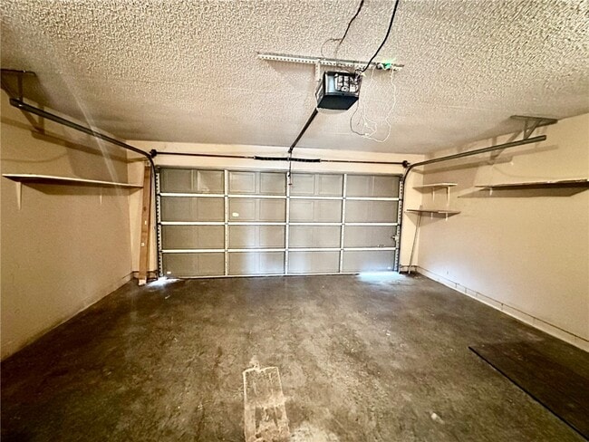 Building Photo - 639 E Hwy 264