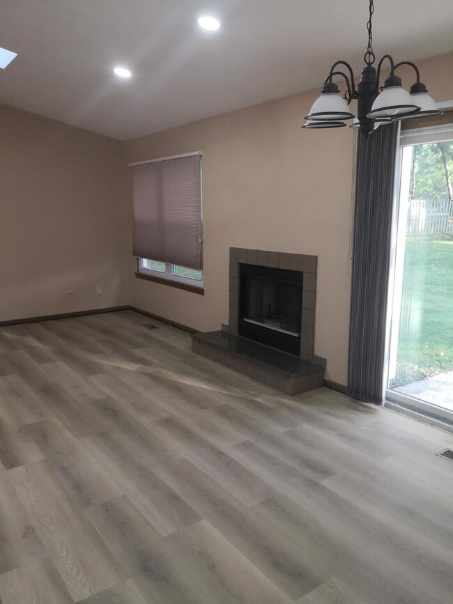 Building Photo - 709 Dartmouth Dr